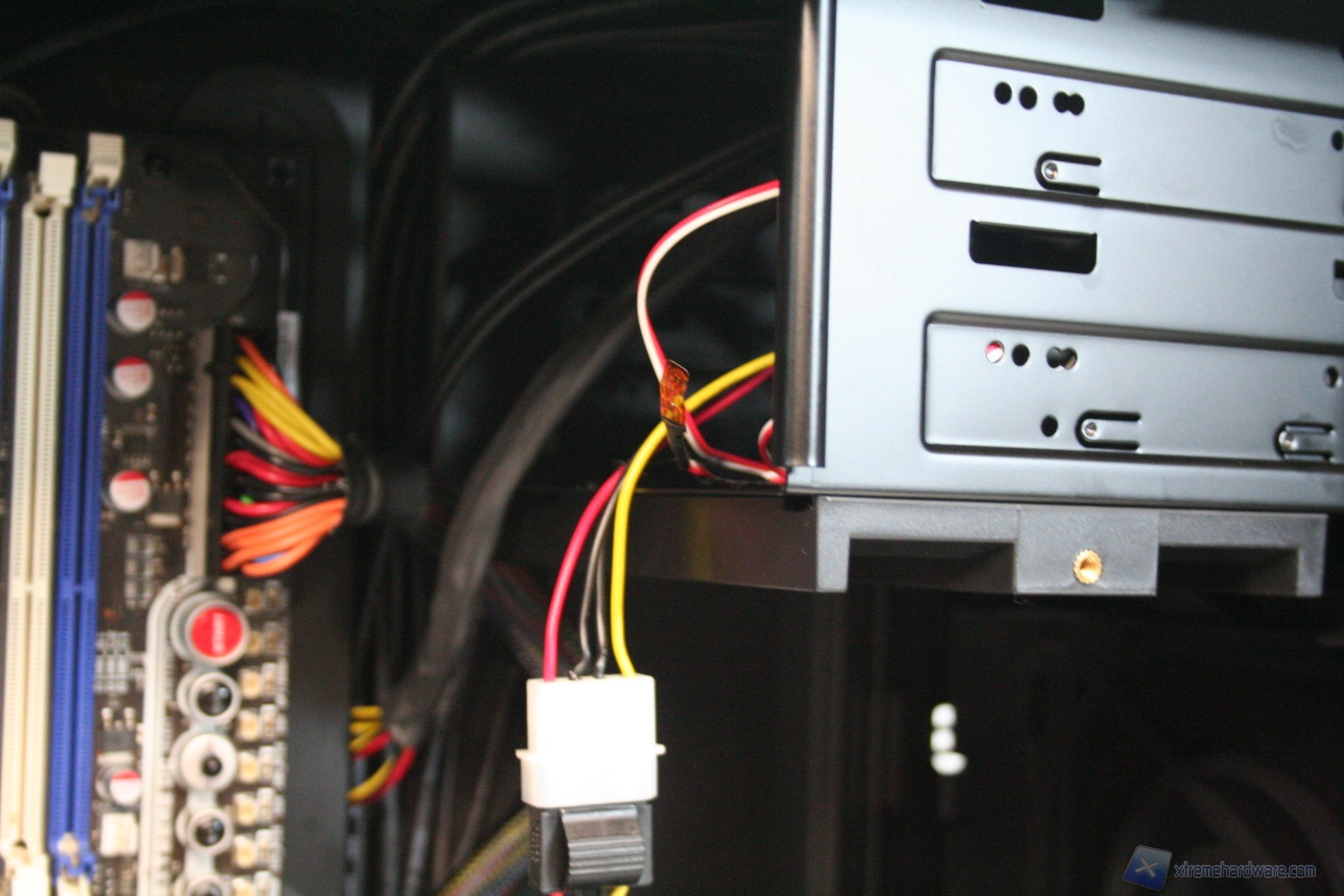 00125 FRACTALDESIGN R4 WWW.XTREMEHARDWARE.COM